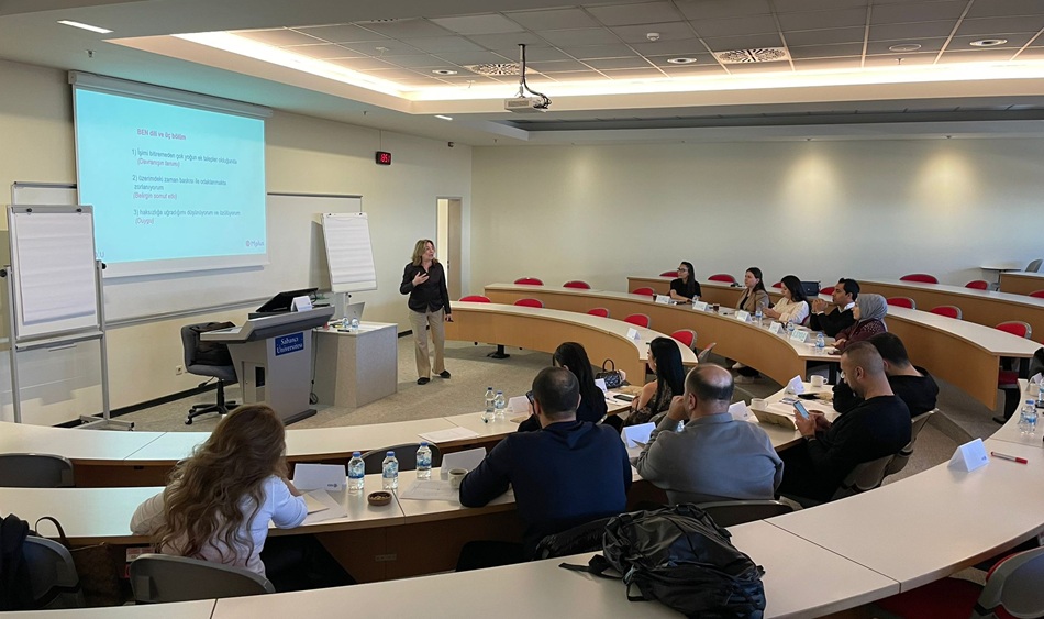 Mplus Academy mezunlarına ‘İş’te Kendin: Kendini Yönetme Sanatı’ eğitimi