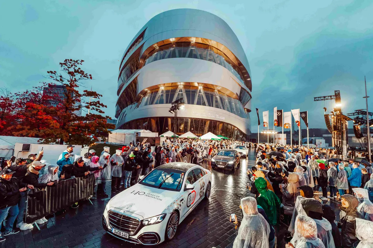 Mercedes-Benz, 140 Yıllık Otomobil Mirasını Sahneye Çıkardı